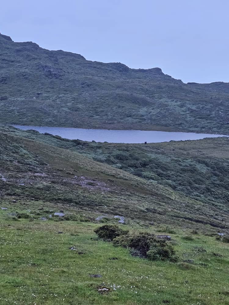 Nub Tshonapatra Trek - Turquoise alpine lake